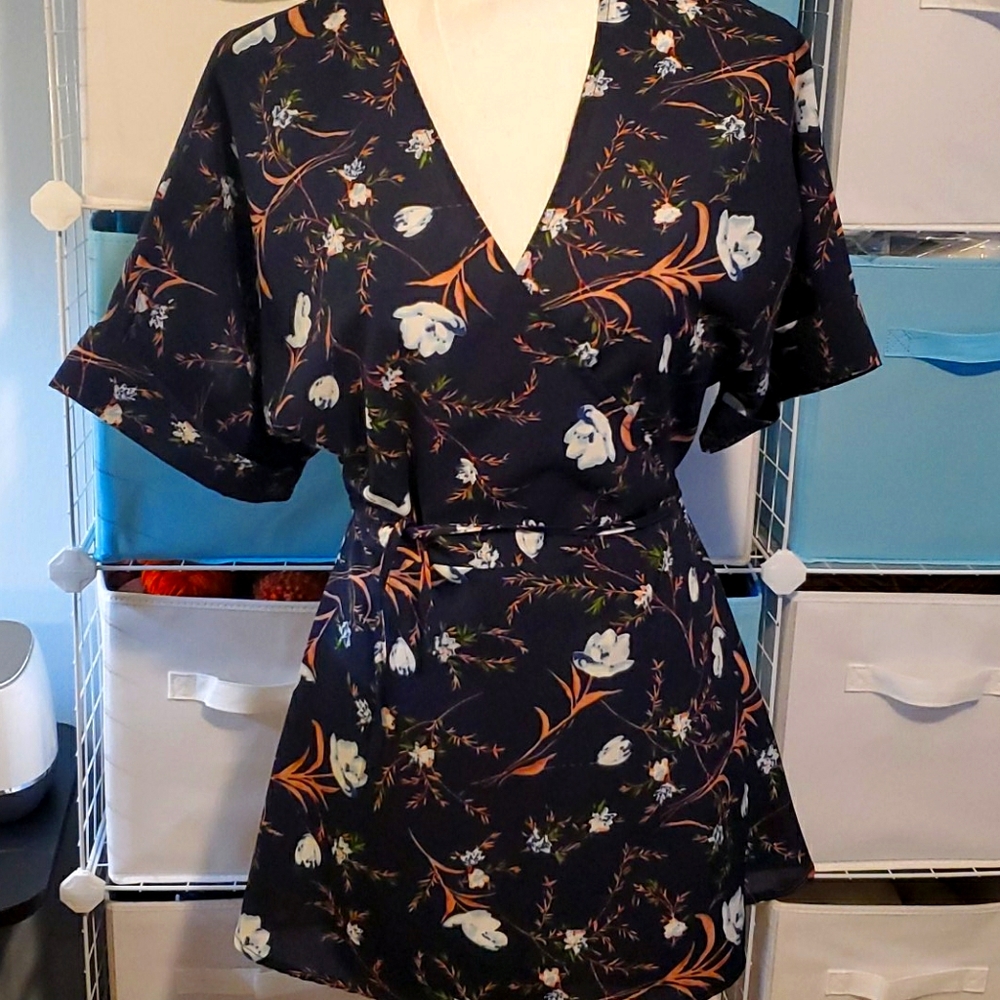 EUC Suzanne Betro wrap blouse